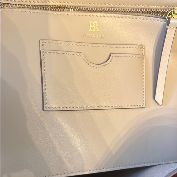 Banana Republic large cream bucket Bag/ tote - Picture 7 of 13